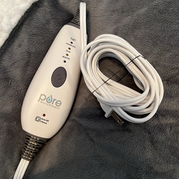 Pure Enrichment PureRelief Plush Heated Throw Blanket - Picture 2 of 3